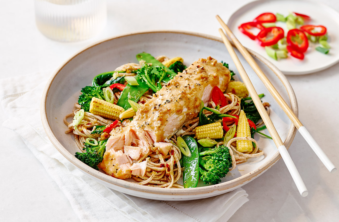1400x919 Peanut salmon noodles