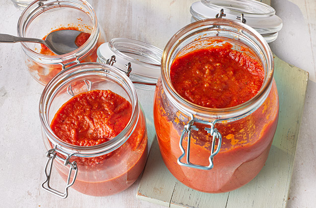 Spicy pepper and tomato sauce recipe