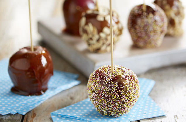 Toffee apples step 6 636x418 mini
