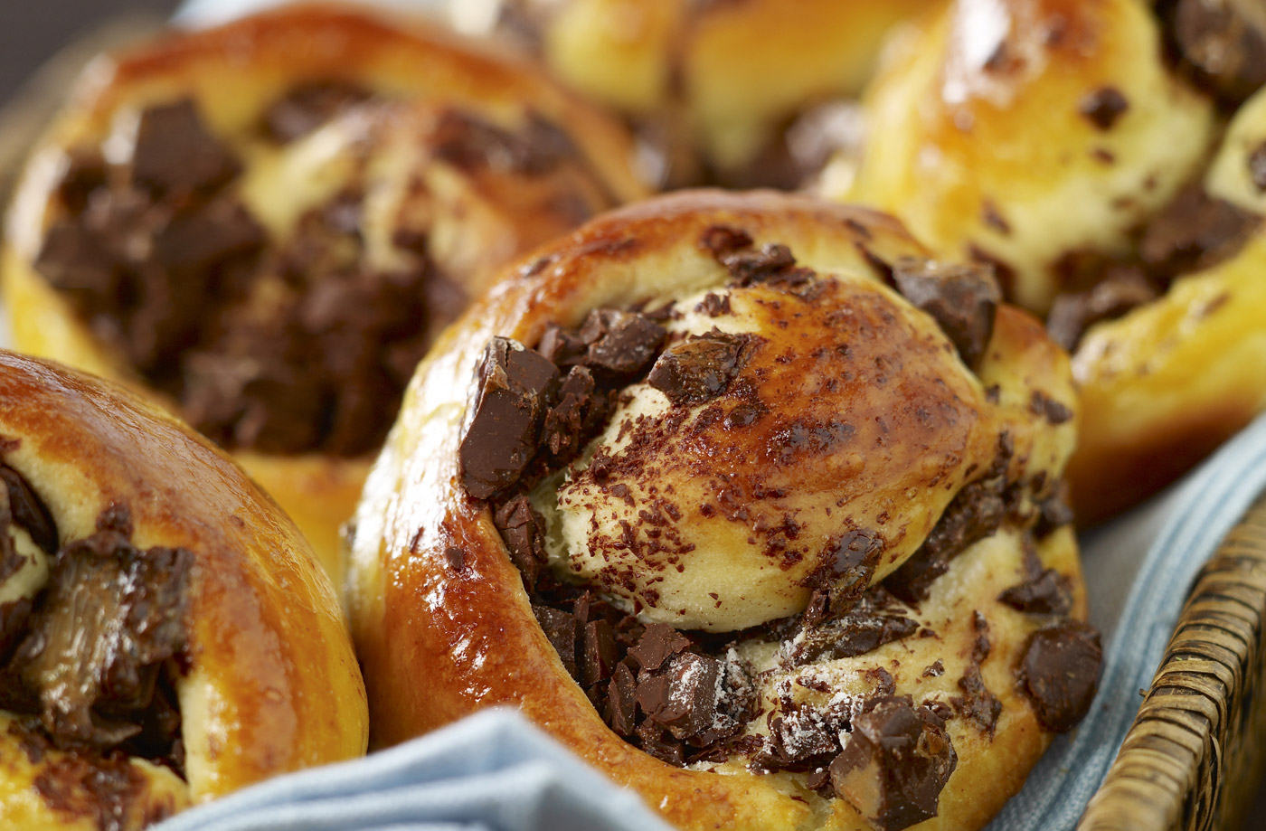 chocolate brioche buns (l)