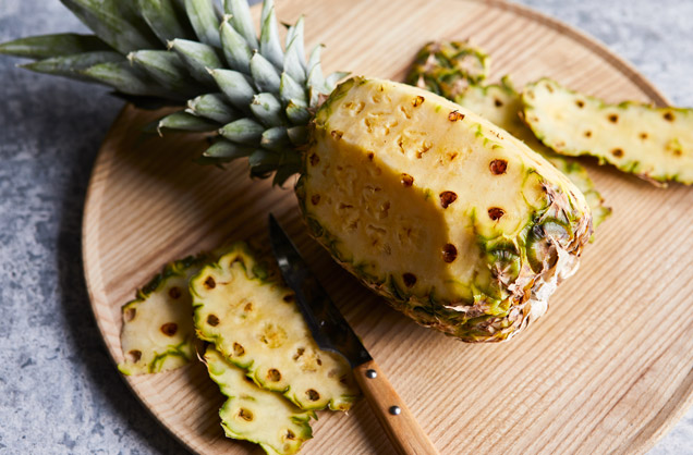 Prepare the pineapple
