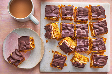 Banana peanut cornflake bars