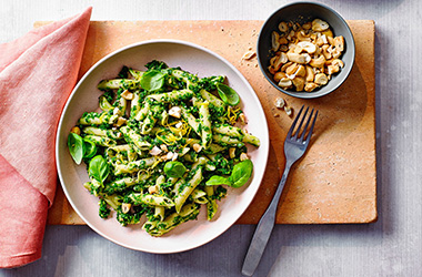 Basil and cashew pesto pasta