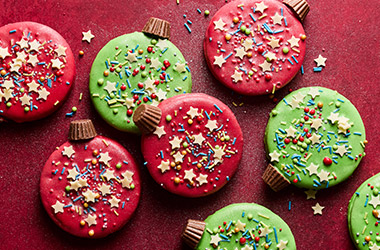 Bauble biscuits