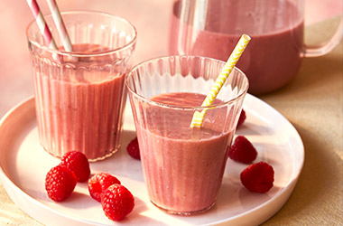 Big-batch peach melba smoothie