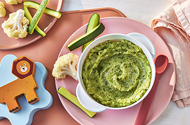 Courgette and cauliflower purée and finger food