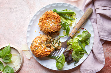 Cheesy pearl barley cakes
