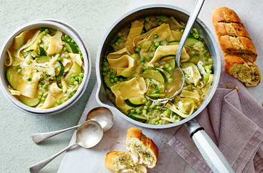 Courgette and lemon pasta soup