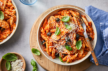Creamy chicken arrabbiata pasta