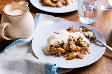 Slow-cooker apple crumble