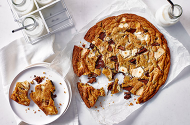 Giant chocolate chip cookie