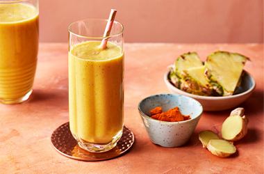 Pineapple and turmeric smoothie