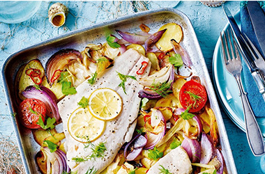 Roasted plaice with fennel and tomatoes