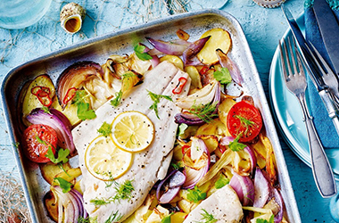 Roasted plaice with fennel and tomatoes