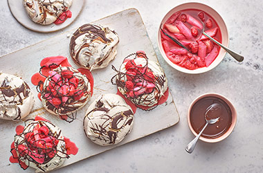 Chocolate marbled meringues