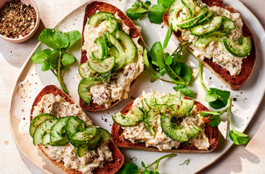 Smoked mackerel pâté with pickled cucumber