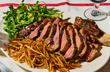Côte de boeuf with matchstick fries