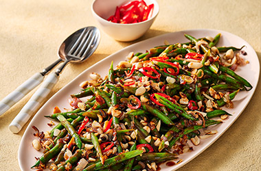 Sticky tamarind and peanut green beans