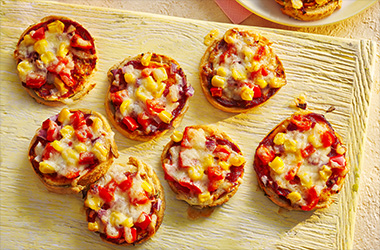 Pinwheel pizza crusts