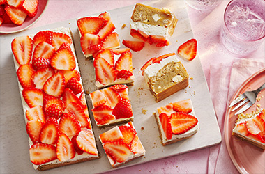 Strawberry cheesecake blondies