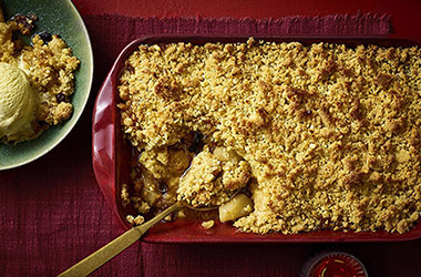 Tinned pear and mincemeat crumble