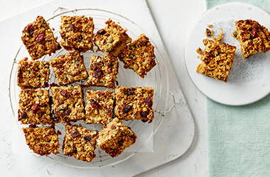 Carrot cake oat bars