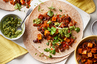 Tofu fajitas with guacamole