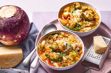 Tuscan-style swede soup (ribollita) with pesto croutons