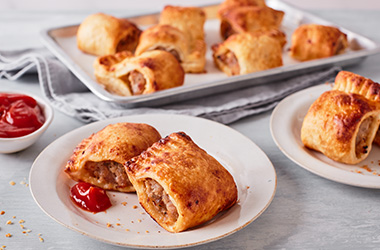 3-ingredient pork and apple sausage rolls