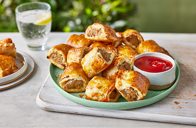 3-ingredient pork and apple sausage rolls
