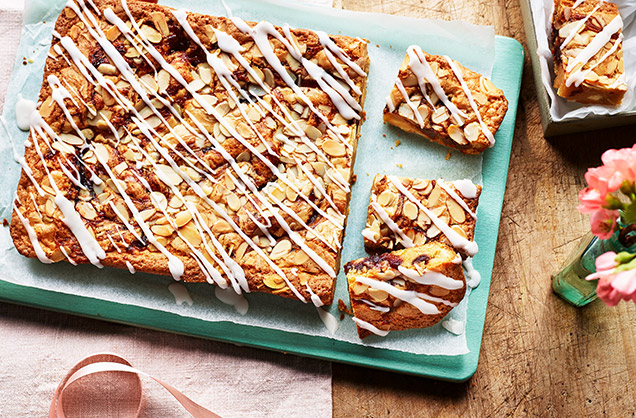 Bakewell blondies