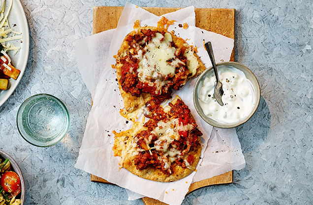 Cheesy turkey mince pizzas