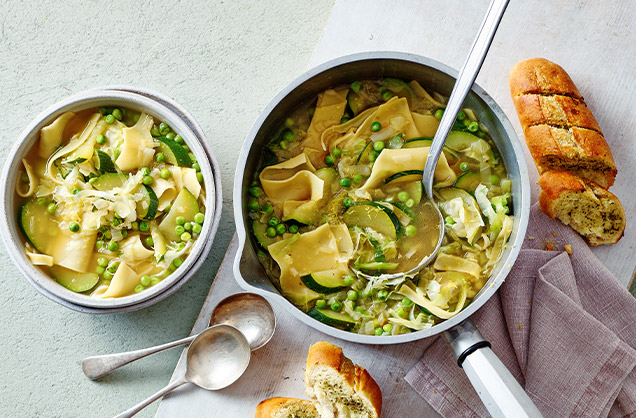 Courgette and lemon pasta soup