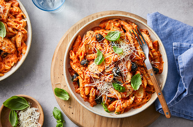 Creamy chicken arrabbiata pasta