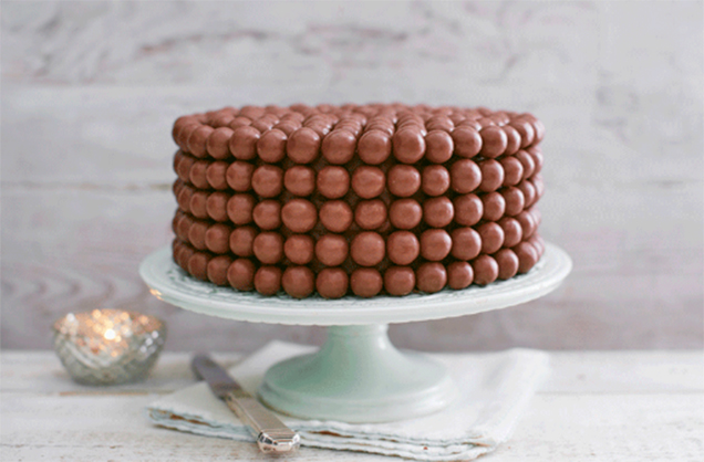 No-fuss chocolate cake decoration