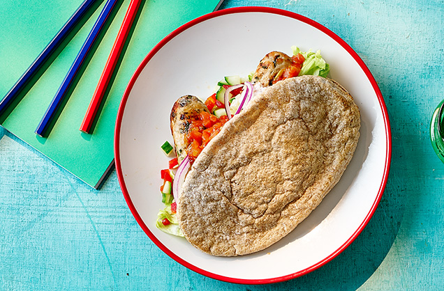 Quick turkey kofta pittas with crunchy veggies