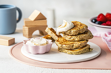 Banana pancakes with oats and almond yogurt