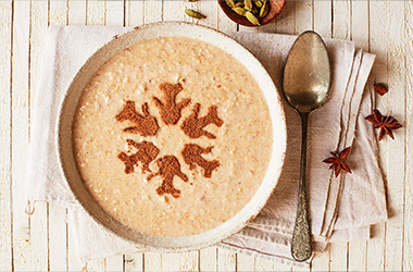 Chai latte porridge