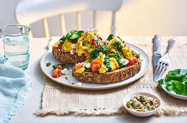 Spinach scrambled eggs with feta