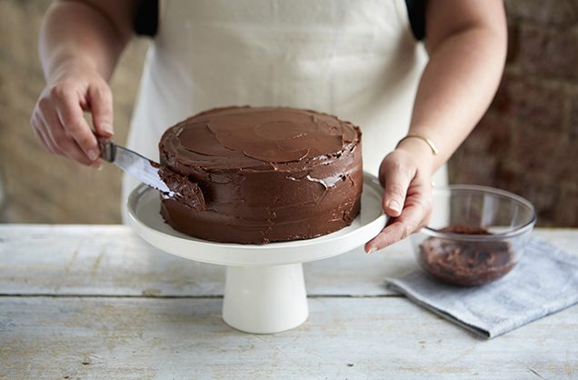 Ice the cake
