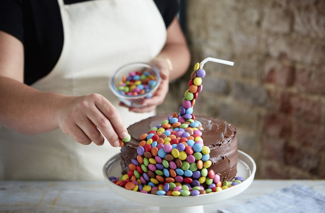 Decorate the rest of the cake