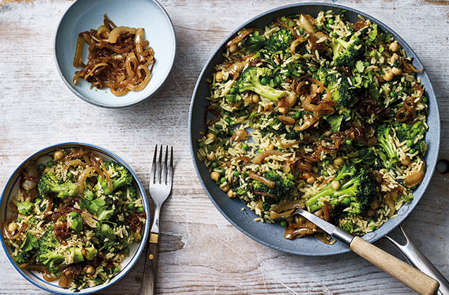 Green biryani with crispy onions