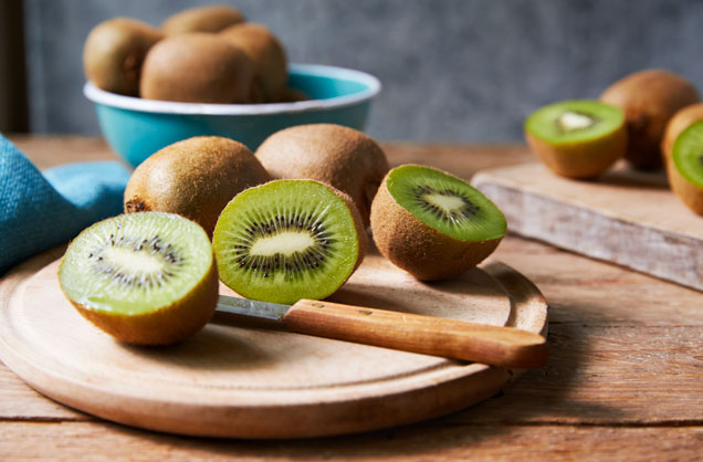 Prep the kiwi