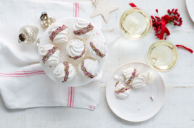 Mini meringue sandwiches