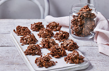 3-ingredient peanut butter corn flake clusters