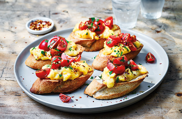Crowd-pleasing brunch: Scrambled egg toasts
