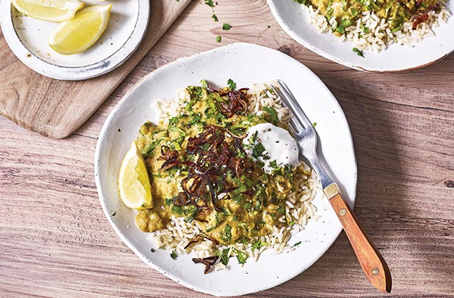 Red lentil and spinach korma