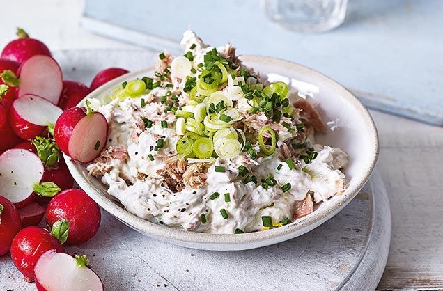 Snack time: Tuna and herb dip