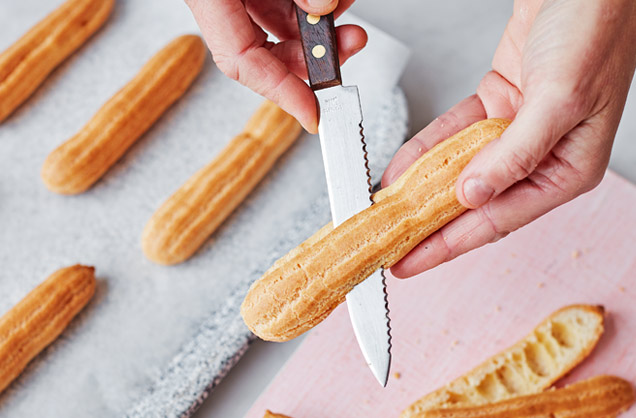 Bake the eclairs