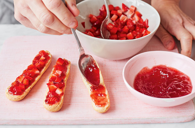 Fill the eclairs